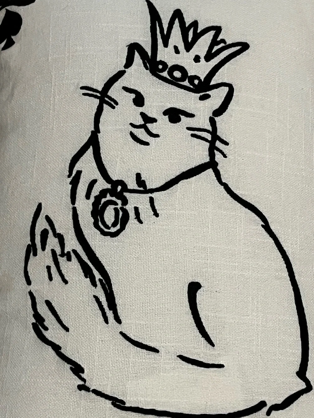 KATE SPADE QUEEN OF SPADES THROW PILLOW CAT WITH CROWN Feminine Sassy Cat